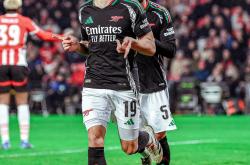 英雄联盟总决赛-阿森纳后防连续犯错，球队陷入低迷