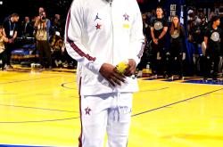 LOL赛事-包含火箭完胜人，哈登火爆独揽分的词条