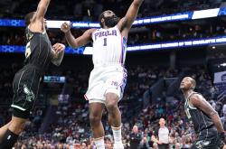 英雄联盟总决赛2025-恩比德三双，人客场逆转黄蜂