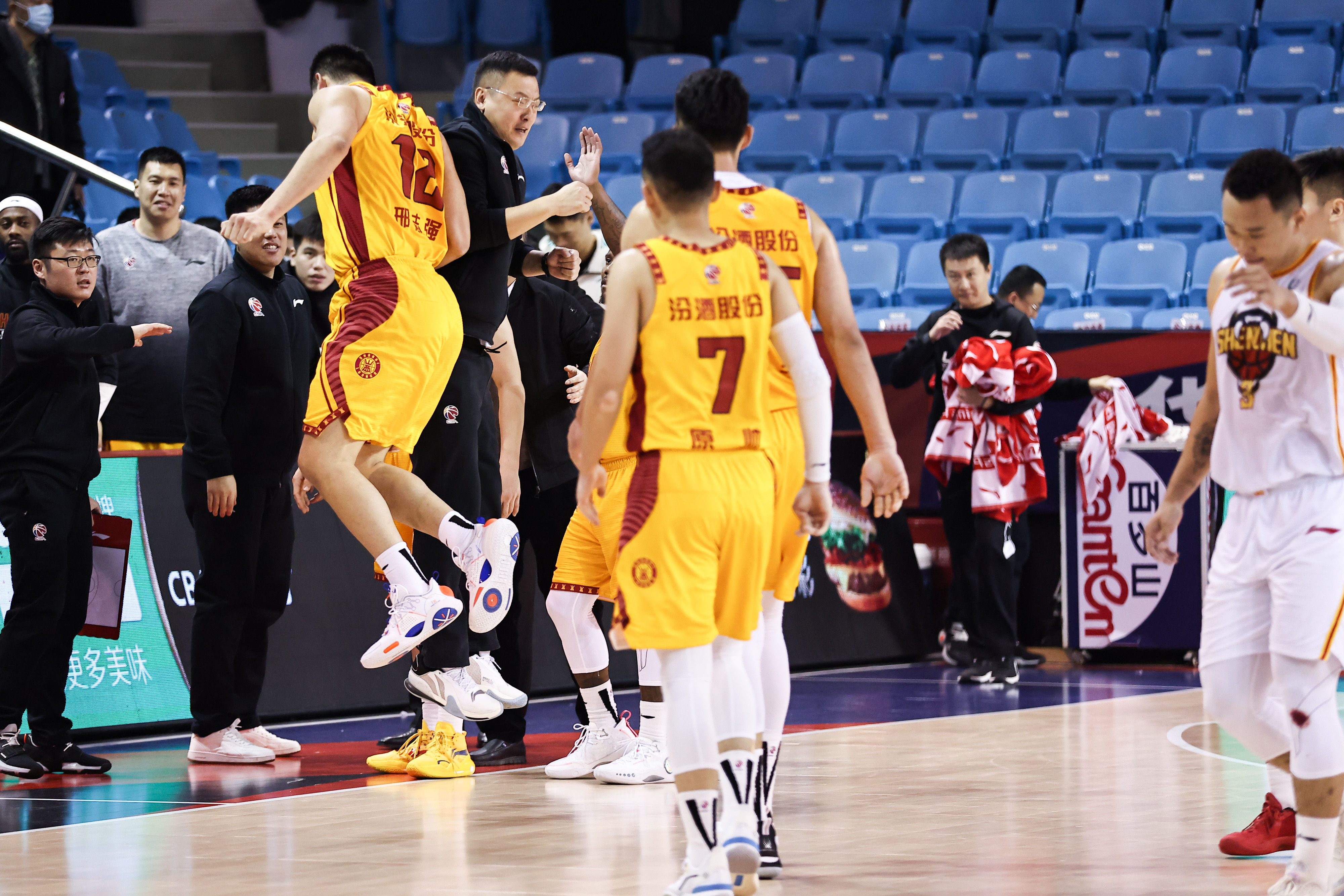 山西男队客场胜利,获得重要三分 山西男队客场胜利,获得重要三分