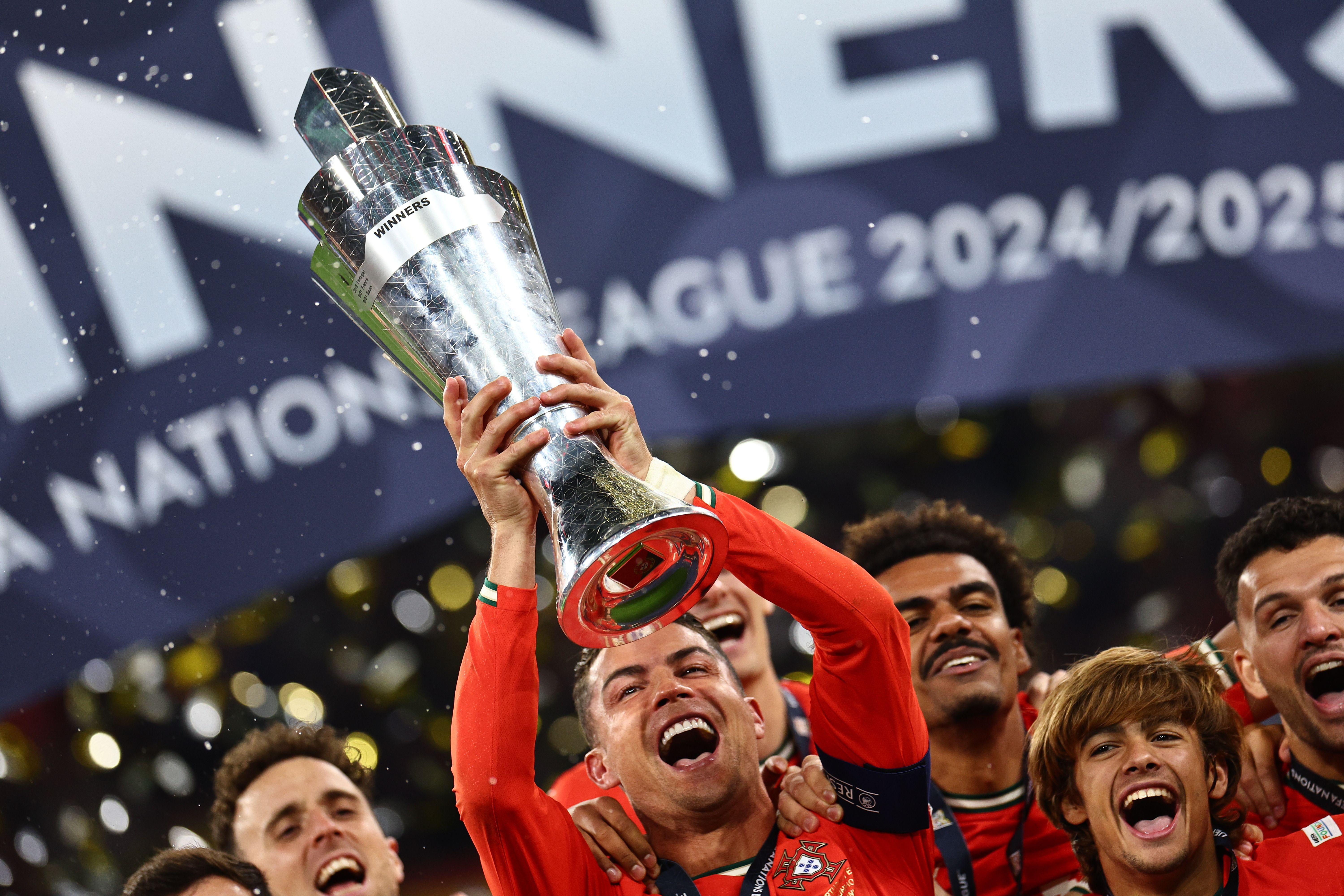 葡萄牙大胜意大利，领跑小组