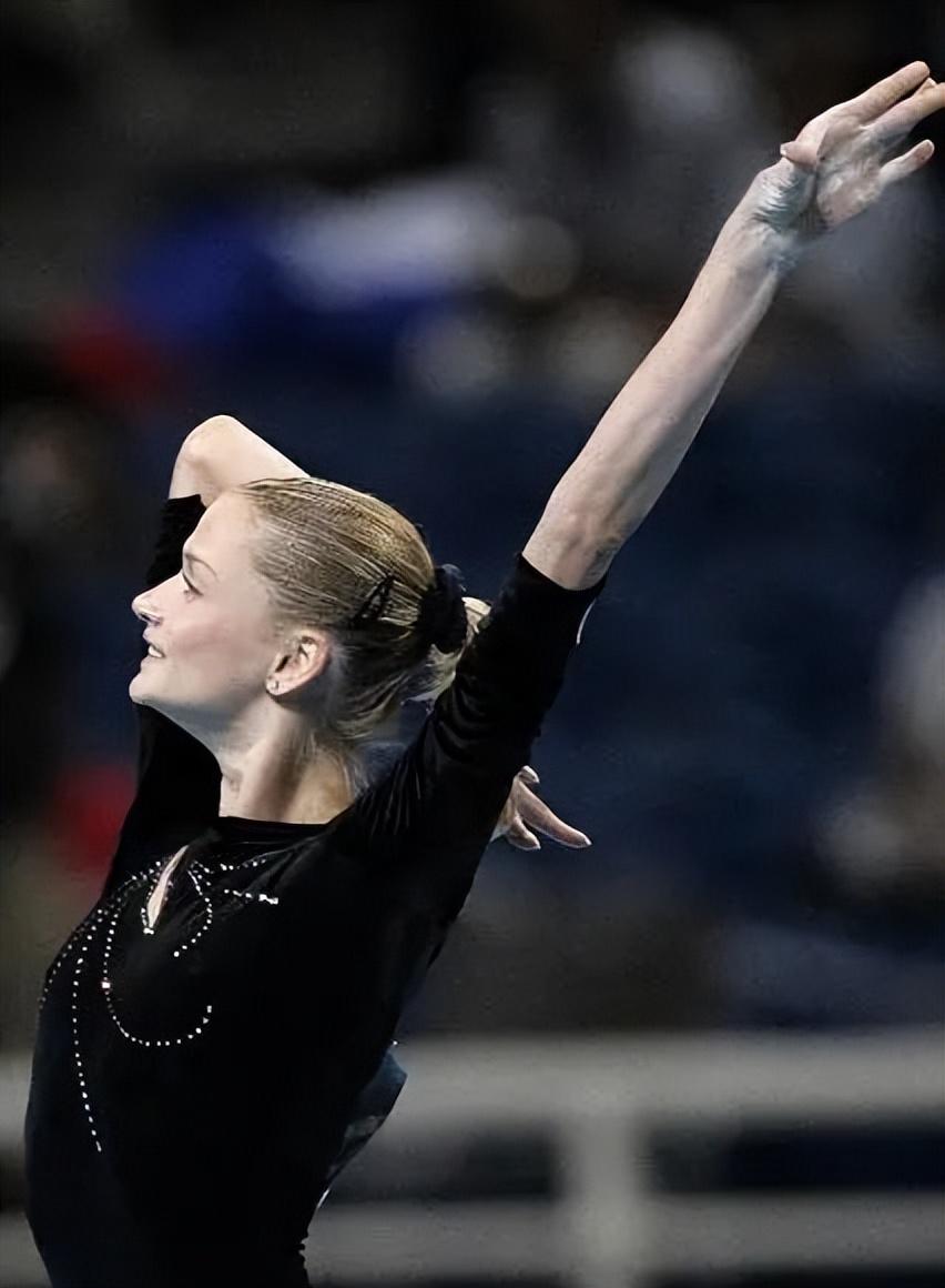 俄罗斯选手飒爽出场,斩获金牌 俄罗斯选手飒爽出场,斩获金牌