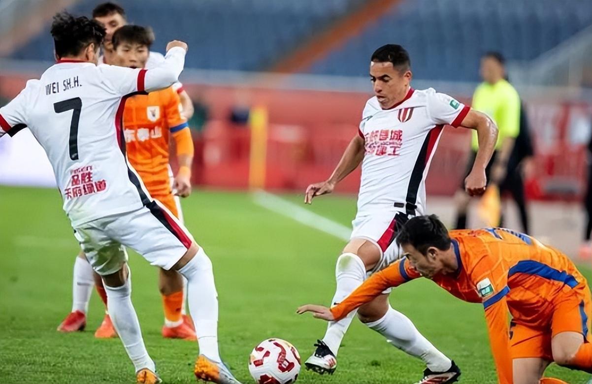 聚焦热点!球队实力逐渐显现 聚焦热点!球队实力逐渐显现