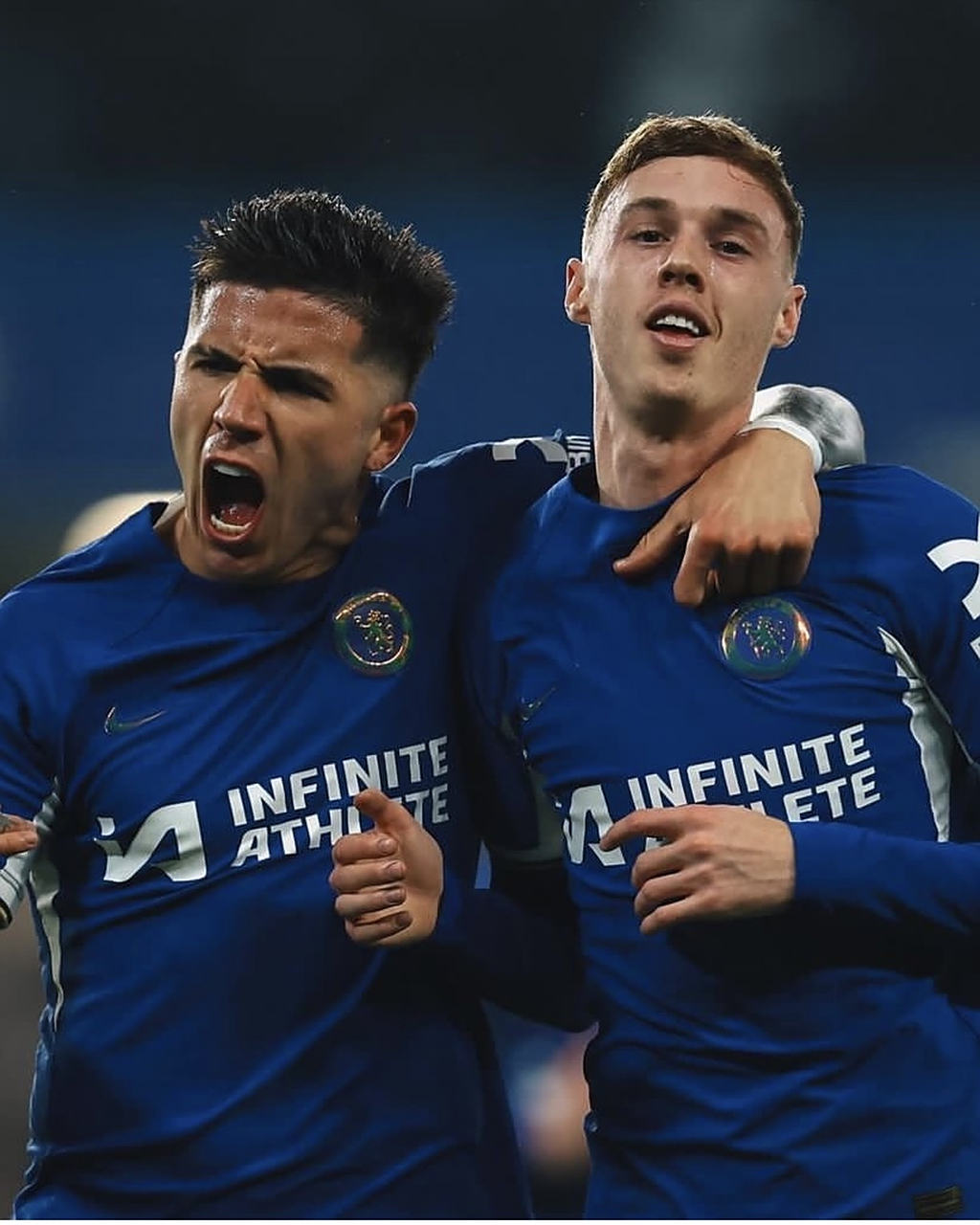 包含纽卡斯尔联客场力克切尔西，喜获升温胜利的词条