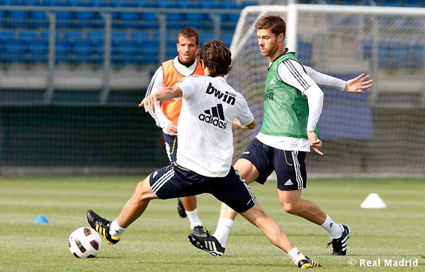 关于红牛车队碾压红牛二队，阿隆索关键制胜的信息