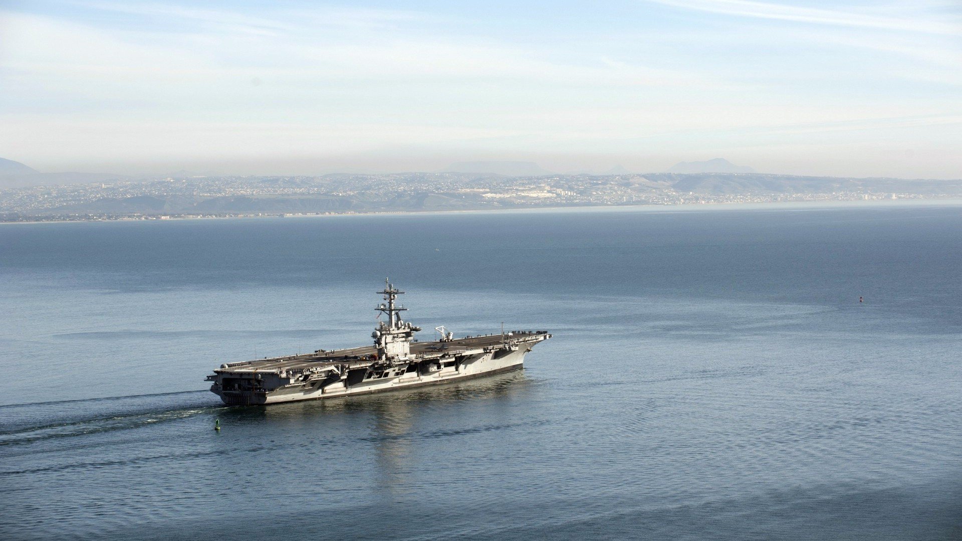 城市赛道上的逆行者,当F1的涡轮轰鸣中,阿坎吉用奔跑定义了另一种焦点